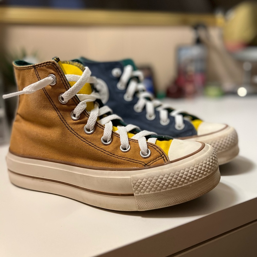 Women’s size 6 platform converse!